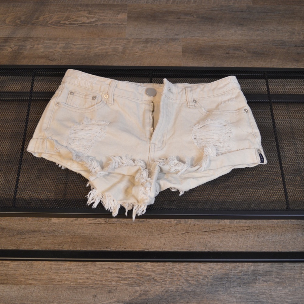 Shorts - Picture 3 of 4